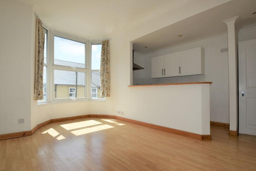 Albert Street, Ventnor PO38 1 bed flat to rent - £575 pcm (£133 pw)