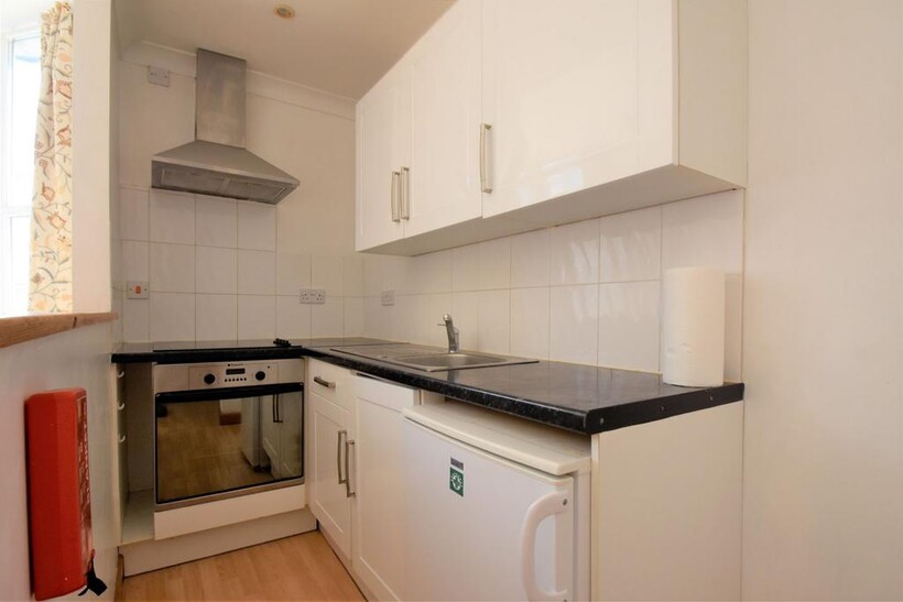 Albert Street, Ventnor PO38 1 bed flat to rent - £575 pcm (£133 pw)