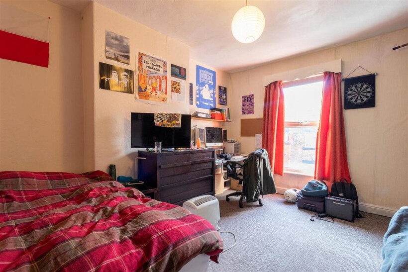 Brudenell Mount, Hyde Park, Leeds 4 bed house to rent - £2,253 pcm (£520 pw)