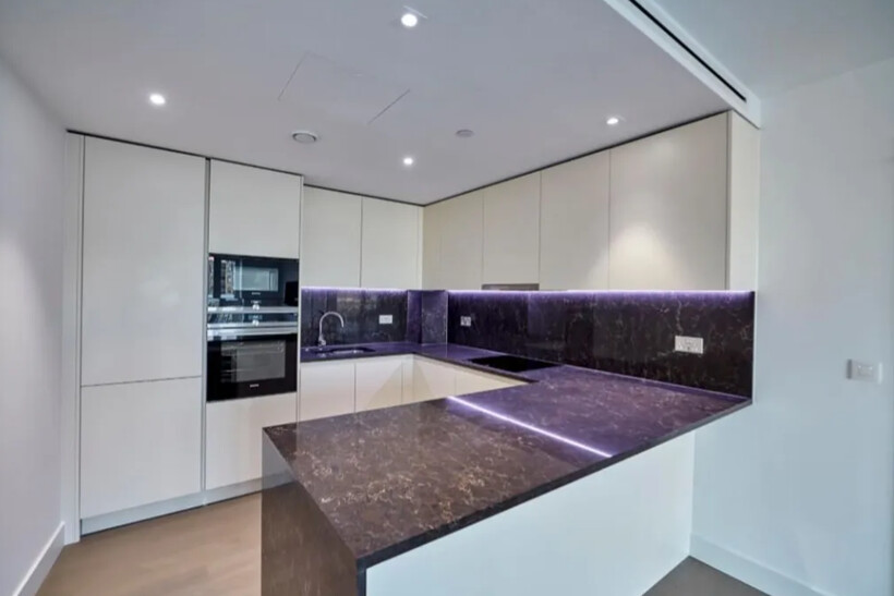 Admiralty House, 150 Vaughan Way... 2 bed apartment to rent - £4,680 pcm (£1,080 pw)
