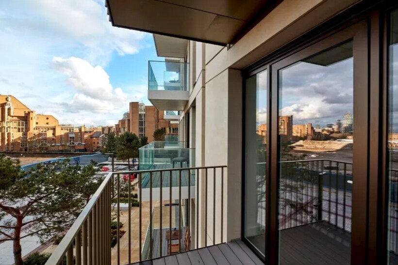 Admiralty House, 150 Vaughan Way... 2 bed apartment to rent - £4,680 pcm (£1,080 pw)