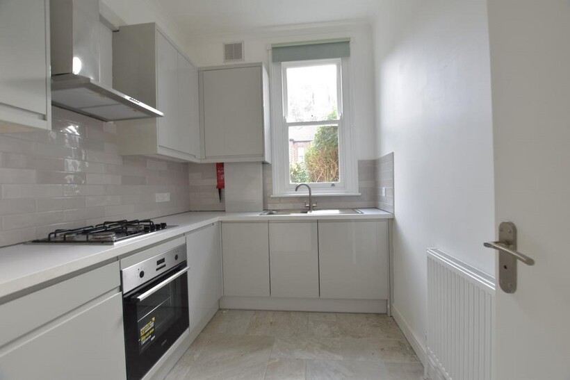 Wakefield Road, London N15 3 bed flat to rent - £2,450 pcm (£565 pw)