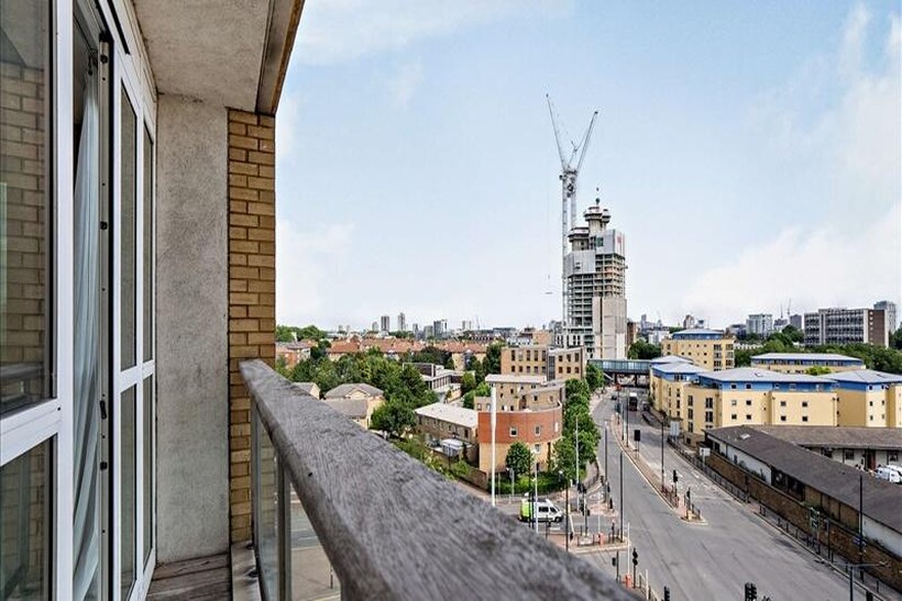 39 Westferry Circus, London E14 2 bed flat to rent - £3,943 pcm (£910 pw)