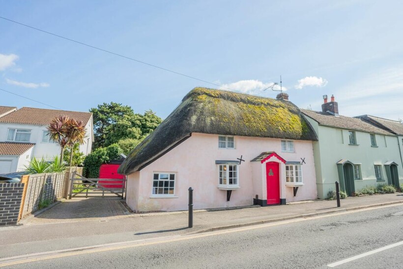 Sopers Lane, Christchurch BH23 2 bed cottage to rent - £1,550 pcm (£358 pw)
