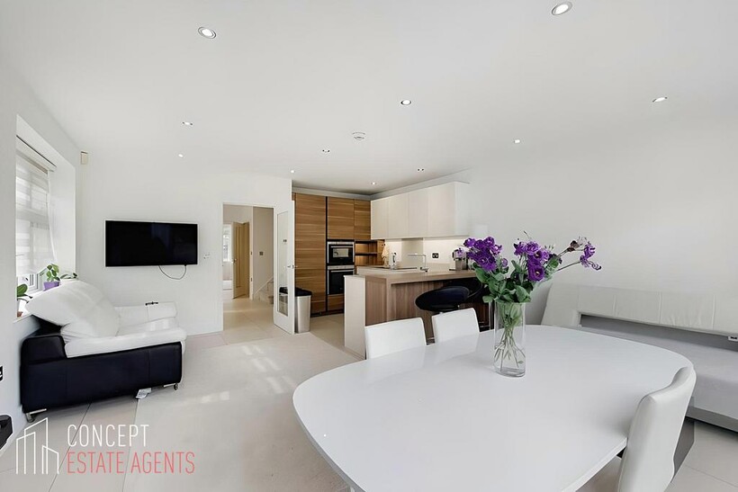 Emerald Square, Roehampton, SW15 4 bed terraced house to rent - £4,200 pcm (£969 pw)