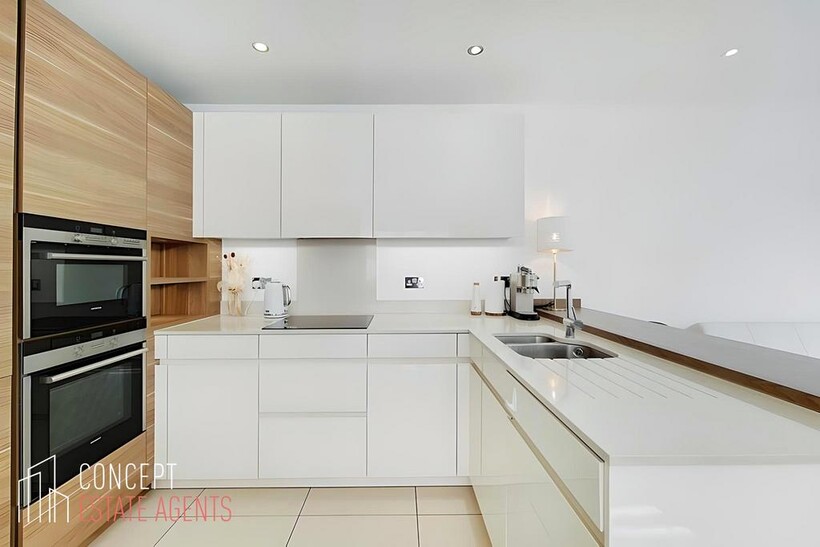 Emerald Square, Roehampton, SW15 4 bed terraced house to rent - £4,200 pcm (£969 pw)