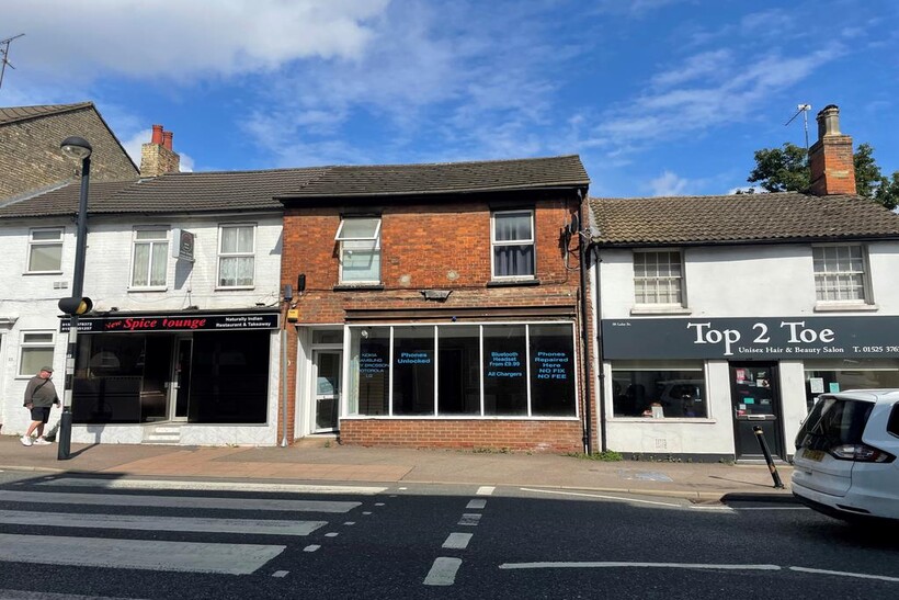 Ground Floor Retail Unit for Lease in Leighton Bu