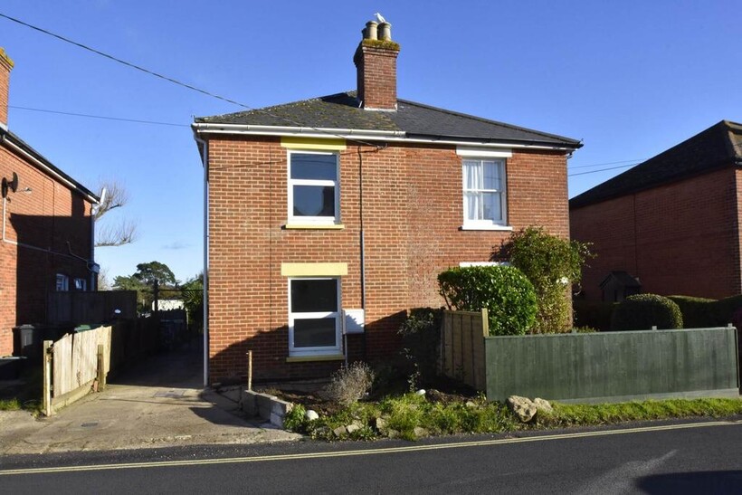 Copse Lane, Freshwater PO40 2 bed cottage to rent - £925 pcm (£213 pw)
