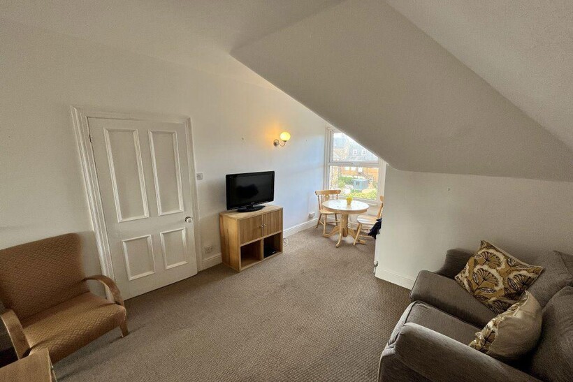 HUNSTANTON 1 bed flat to rent - £775 pcm (£179 pw)