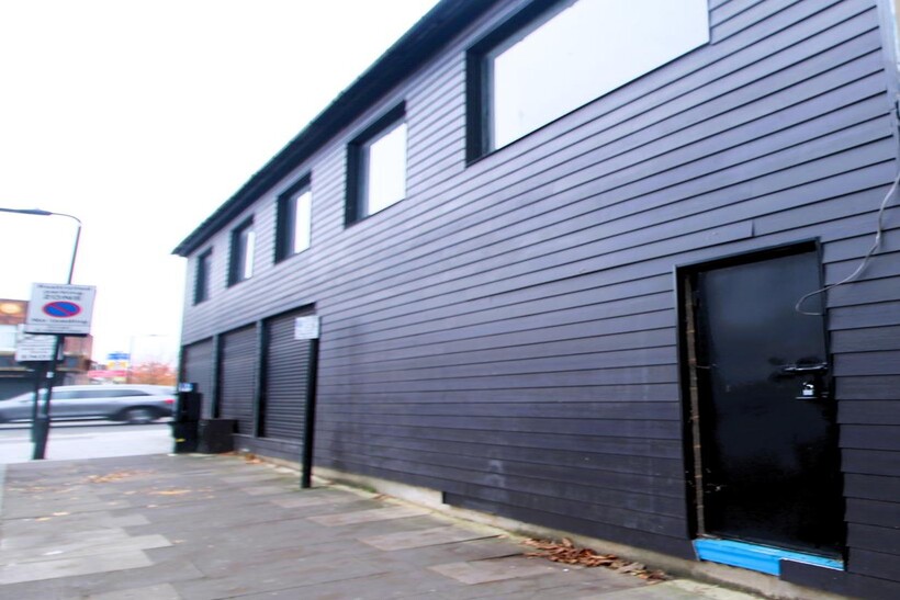 The Broadway, Southall UB1 Property to rent - £5,417 pcm (£1,250 pw)