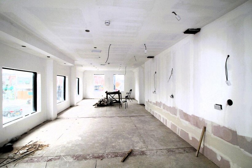 The Broadway, Southall UB1 Property to rent - £5,417 pcm (£1,250 pw)