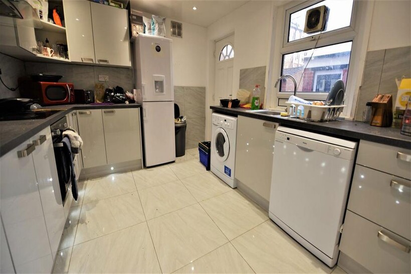 5 Norwood Terrace 6 bed house to rent - £2,470 pcm (£570 pw)
