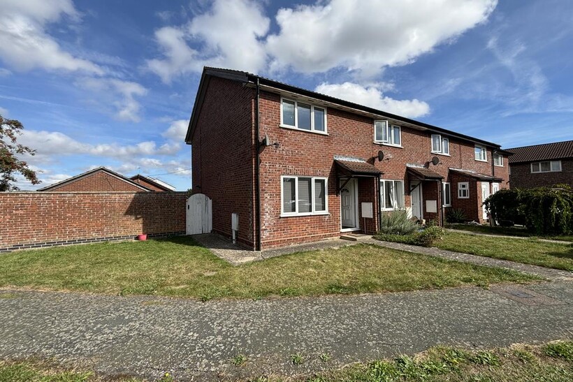 Gainsborough Drive, Halesworth IP19 2 bed end of terrace house to rent - £825 pcm (£190 pw)