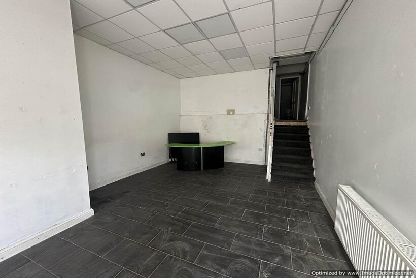 Bradford Road, Huddersfield HD1 Retail property (out of town) to rent - £500 pcm (£115 pw)