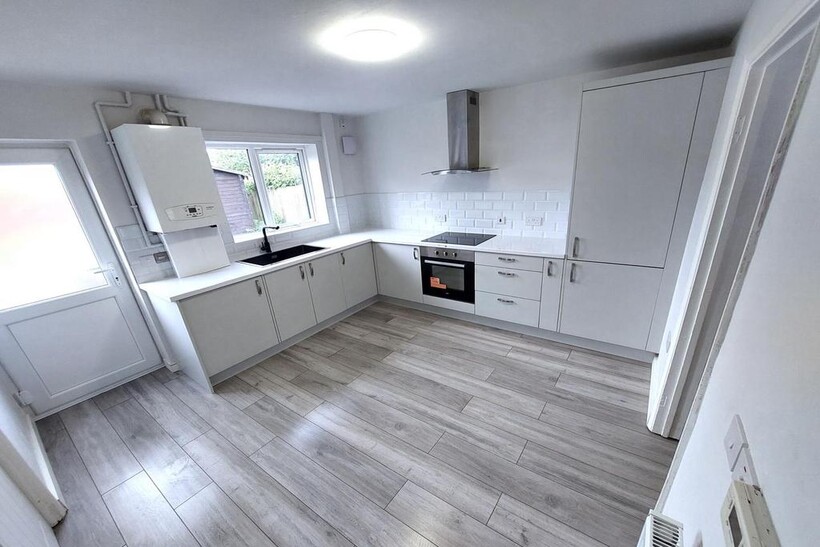 Lauriston Drive, Nottingham NG6 3 bed detached house to rent - £480 pcm (£111 pw)