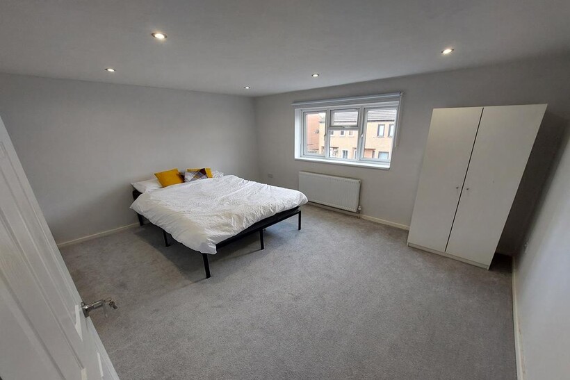 Lauriston Drive, Nottingham NG6 3 bed detached house to rent - £480 pcm (£111 pw)