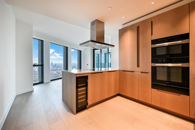 River Park Tower, Nine Elms Lane... 2 bed flat to rent - £9,707 pcm (£2,240 pw)