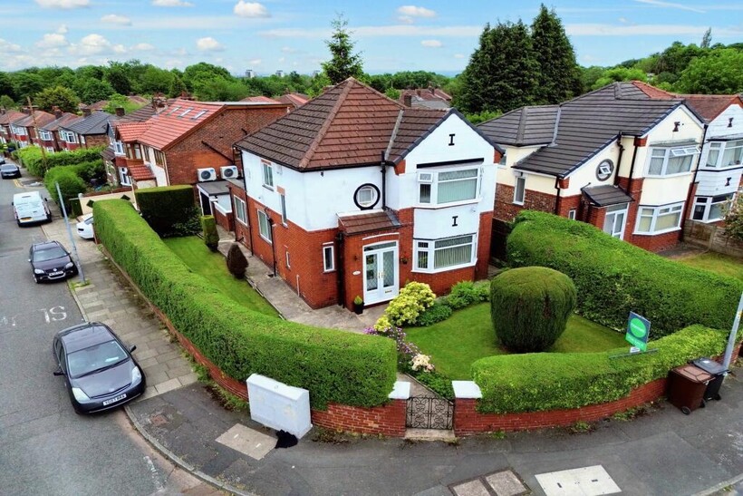 Edenfield Road, Manchester, M25 3 bed detached house to rent - £1,700 pcm (£392 pw)