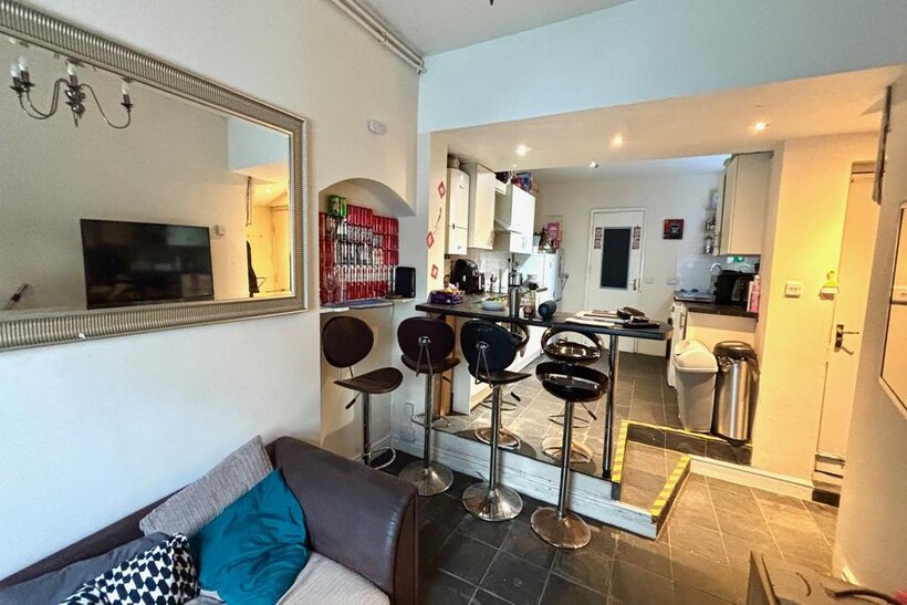 Church Street, NG7 6 bed terraced house to rent - £2,470 pcm (£570 pw)
