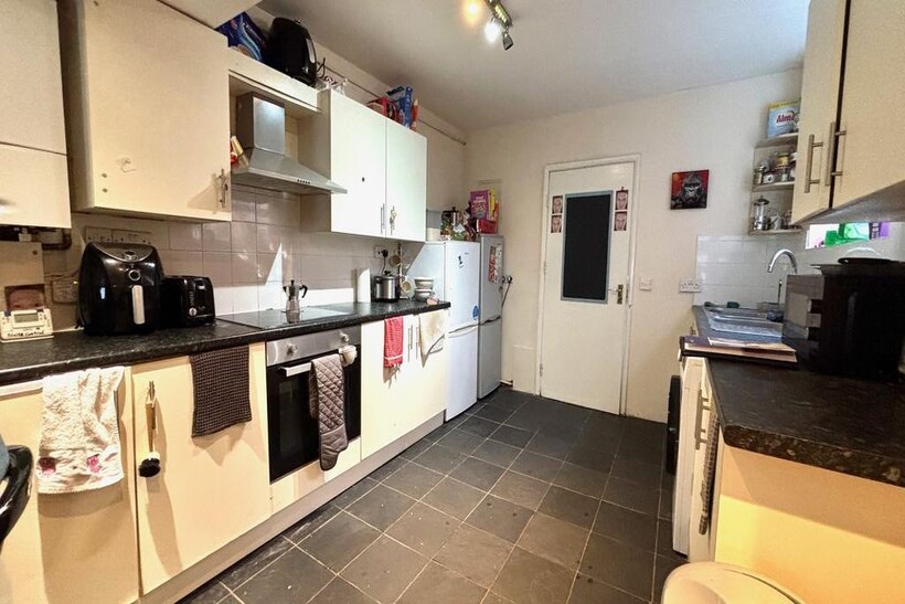 Church Street, NG7 6 bed terraced house to rent - £2,470 pcm (£570 pw)