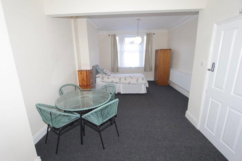 Meyrick Road, Stafford, ST17 4DG 1 bed in a house share to rent - £595 pcm (£137 pw)