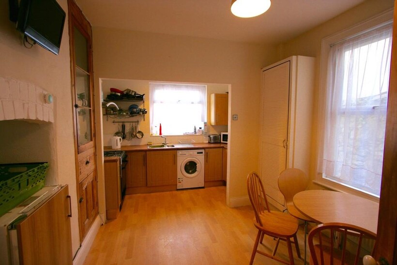 Room 2, 134 Lipson Road 1 bed terraced house to rent - £475 pcm (£110 pw)
