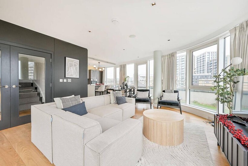 Kew Bridge Road, Brentford, TW8 3 bed penthouse to rent - £6,500 pcm (£1,500 pw)