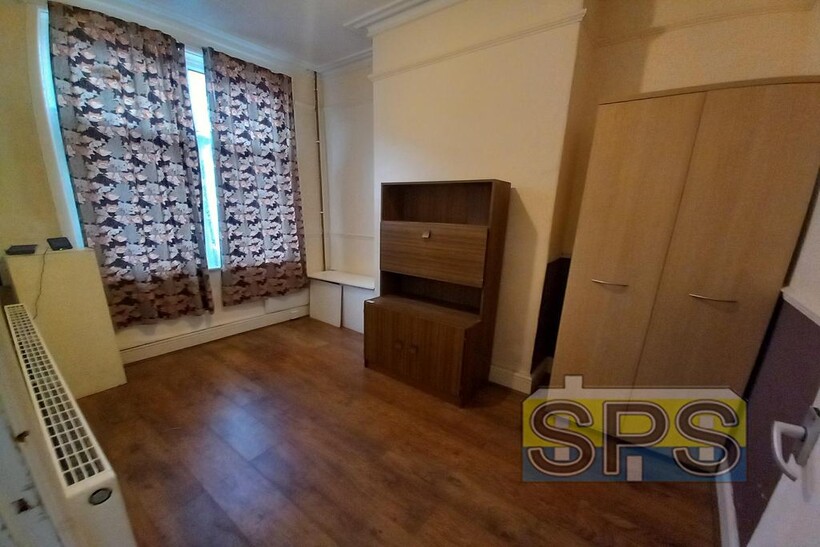 Thornton Road, Stoke-on-Trent ST4 2 bed terraced house to rent - £675 pcm (£156 pw)