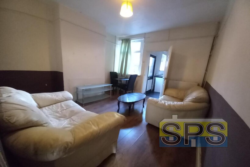 Thornton Road, Stoke-on-Trent ST4 2 bed terraced house to rent - £675 pcm (£156 pw)
