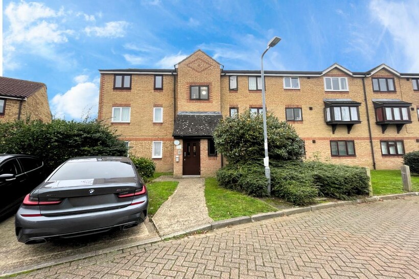 Danbury Crescent, South Ockendon... 1 bed flat to rent - £1,150 pcm (£265 pw)