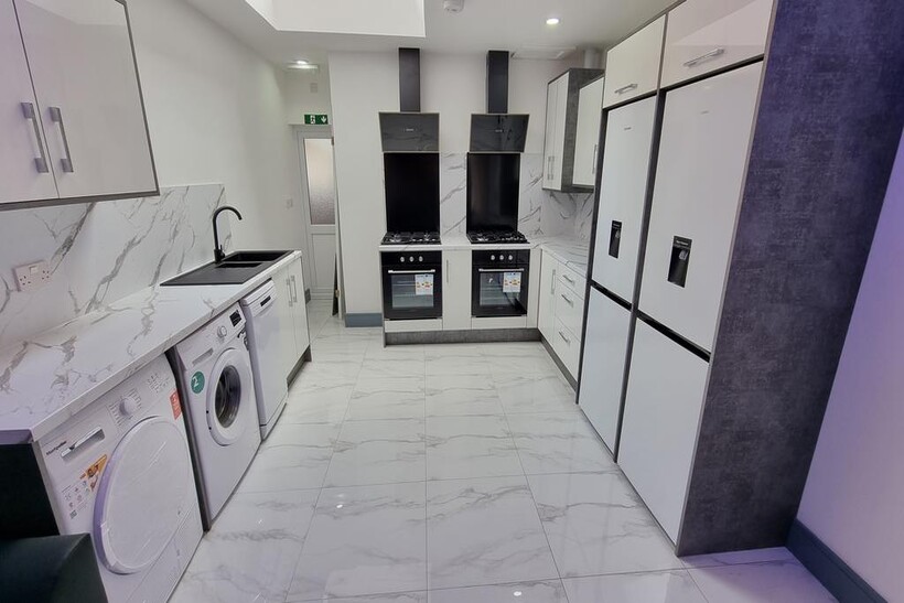 Hubert Road, Birmingham B29 6 bed detached house to rent - £3,380 pcm (£780 pw)