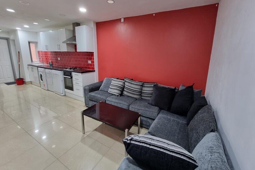 Alton Road, Birmingham B29 7 bed terraced house to rent - £3,792 pcm (£875 pw)