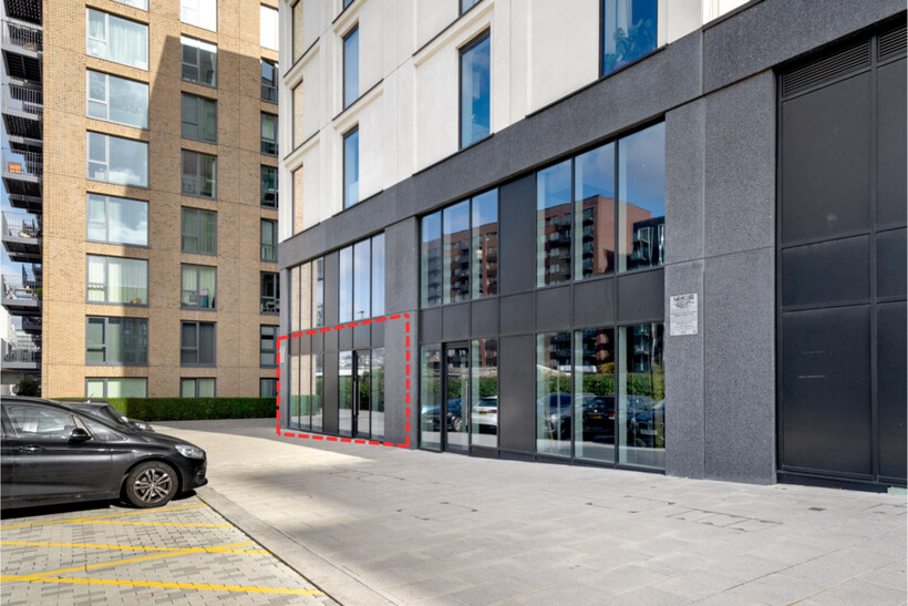 6 John Harrison Square,  London, E16 Retail property (high street) to rent - £3,114 pcm (£719 pw)