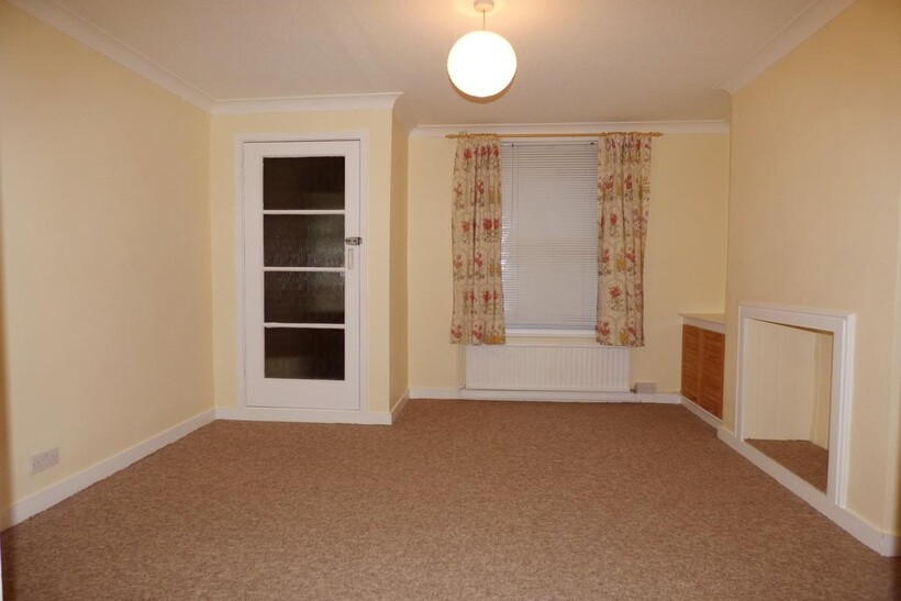 Marlborough Street, Andover SP10 2 bed terraced house to rent - £995 pcm (£230 pw)