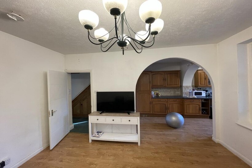 Birchen Grove, London NW9 2 bed flat to rent - £1,995 pcm (£460 pw)