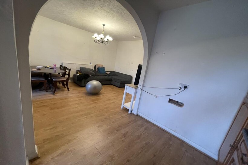 Birchen Grove, London NW9 2 bed flat to rent - £1,995 pcm (£460 pw)