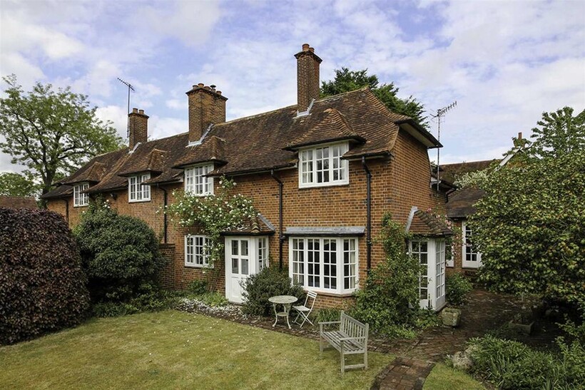 Mill Lane, Byfleet KT14 4 bed semi-detached house to rent - £2,650 pcm (£612 pw)