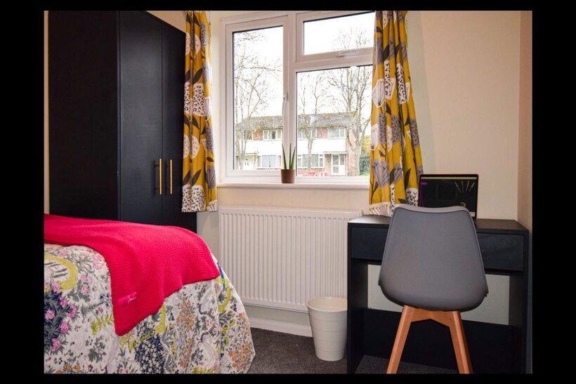 Leng Crescent, Norwich, NR4 5 bed semi-detached house to rent - £2,950 pcm (£681 pw)