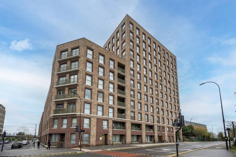 Tiller House, Gallions Reach, LONDON, E6 2 bed flat to rent - £2,650 pcm (£612 pw)