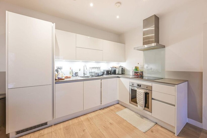 Tiller House, Gallions Reach, LONDON, E6 2 bed flat to rent - £2,650 pcm (£612 pw)
