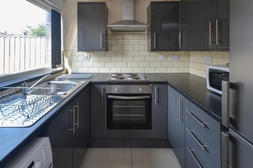 Honeywood Drive, Nottingham NG3 5 bed semi-detached house to rent - £1,841 pcm (£425 pw)