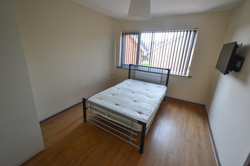 Honeywood Drive, Nottingham NG3 5 bed semi-detached house to rent - £1,841 pcm (£425 pw)