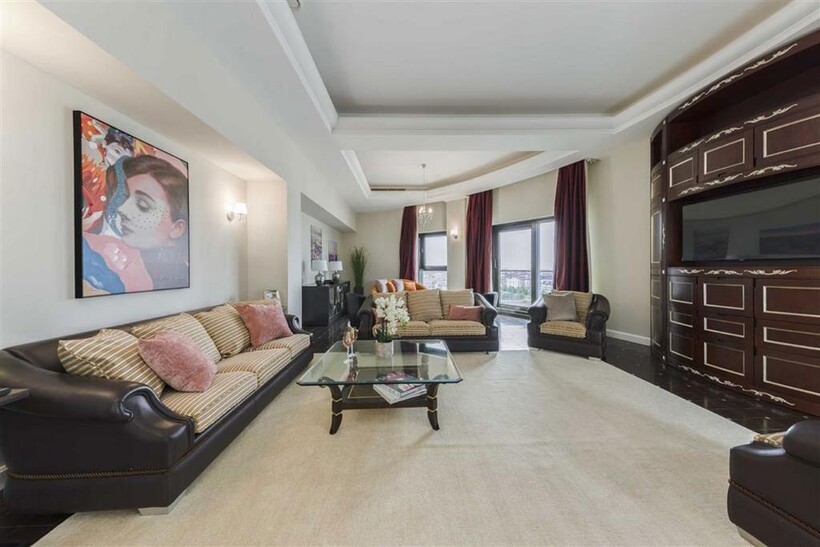 Bridges Court Road, London SW11 3 bed flat to rent - £6,249 pcm (£1,442 pw)