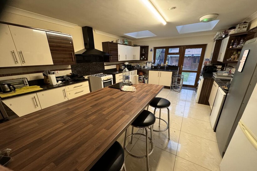 Ellerman Avenue, TWICKENHAM, Greater... House share to rent - £700 pcm (£162 pw)