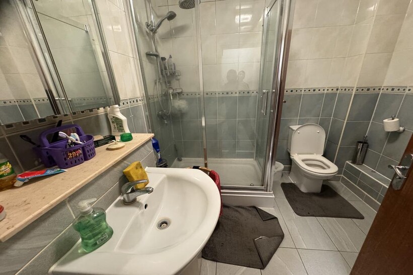 Ellerman Avenue, TWICKENHAM, Greater... House share to rent - £700 pcm (£162 pw)