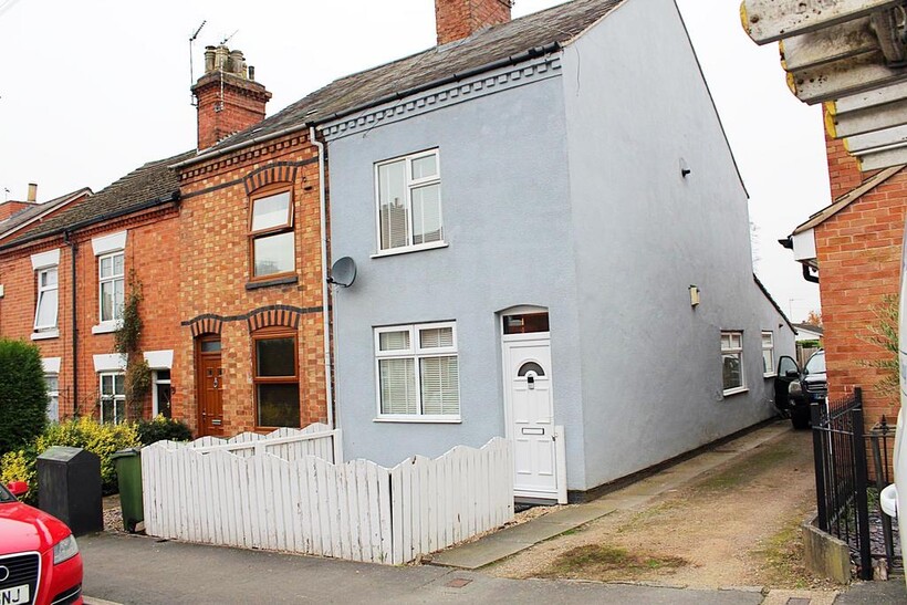 Chestnut Road, Glenfield LE3 2 bed end of terrace house to rent - £975 pcm (£225 pw)