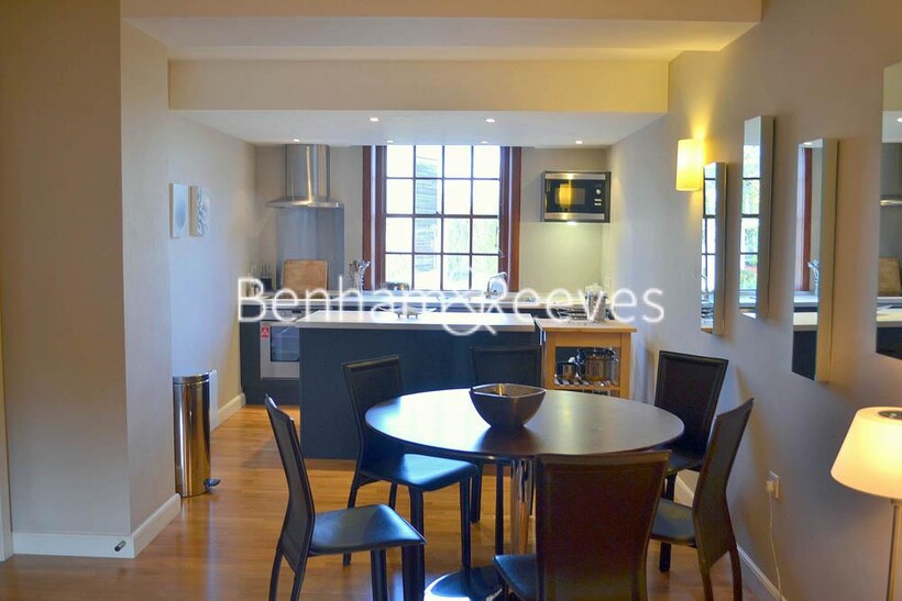 Scott Avenue, Scott Avenue SW15 2 bed apartment to rent - £2,350 pcm (£542 pw)