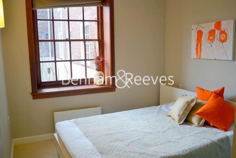 Scott Avenue, Scott Avenue SW15 2 bed apartment to rent - £2,350 pcm (£542 pw)