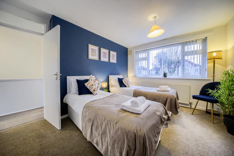 Hen Lane, Coventry CV6 3 bed end of terrace house to rent - £3,235 pcm (£747 pw)