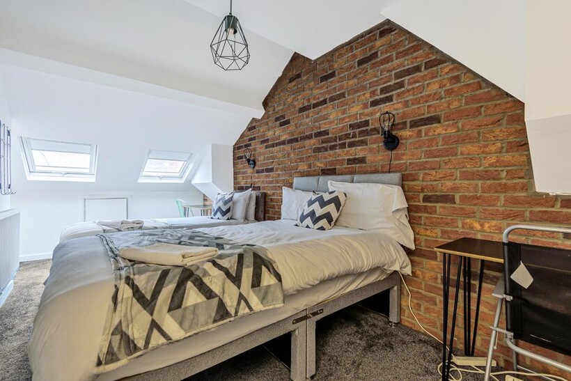 Bolingbroke Road, Coventry CV3 5 bed house to rent - £4,860 pcm (£1,122 pw)